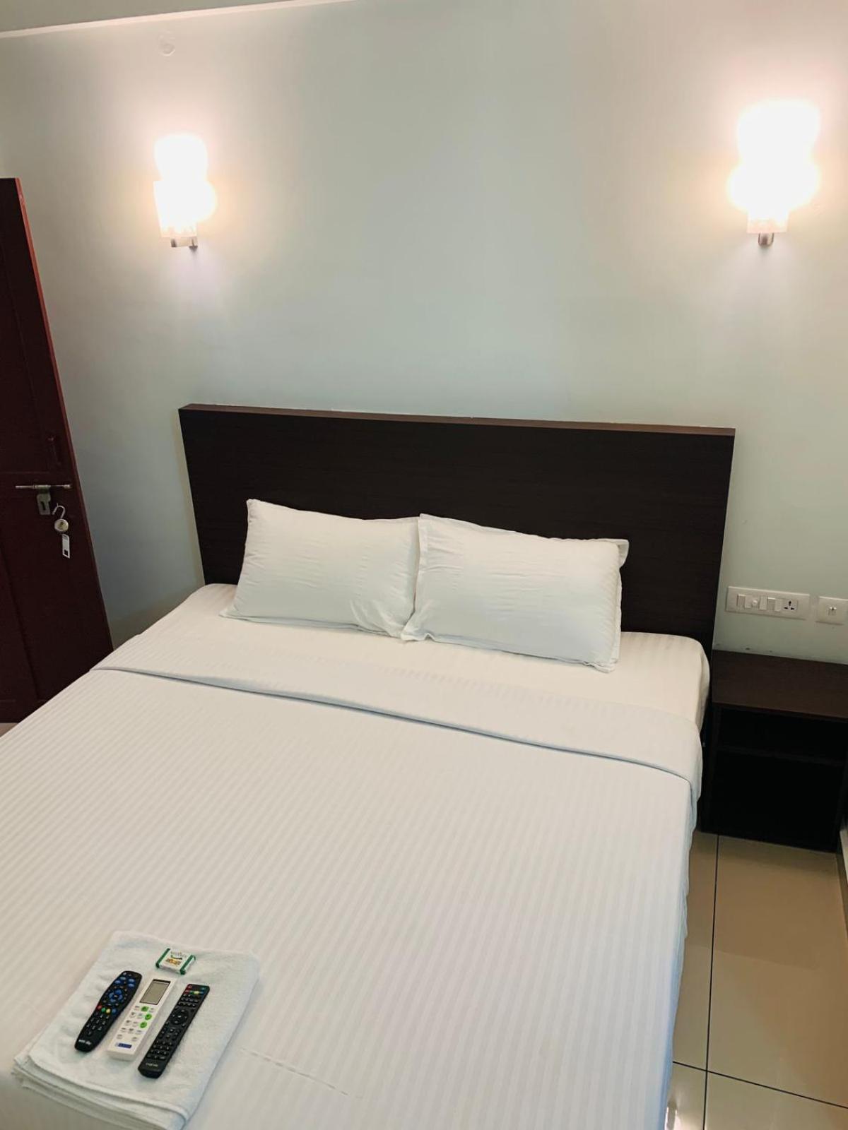 Apsara Residency Hotel Perintalmanna Exterior photo