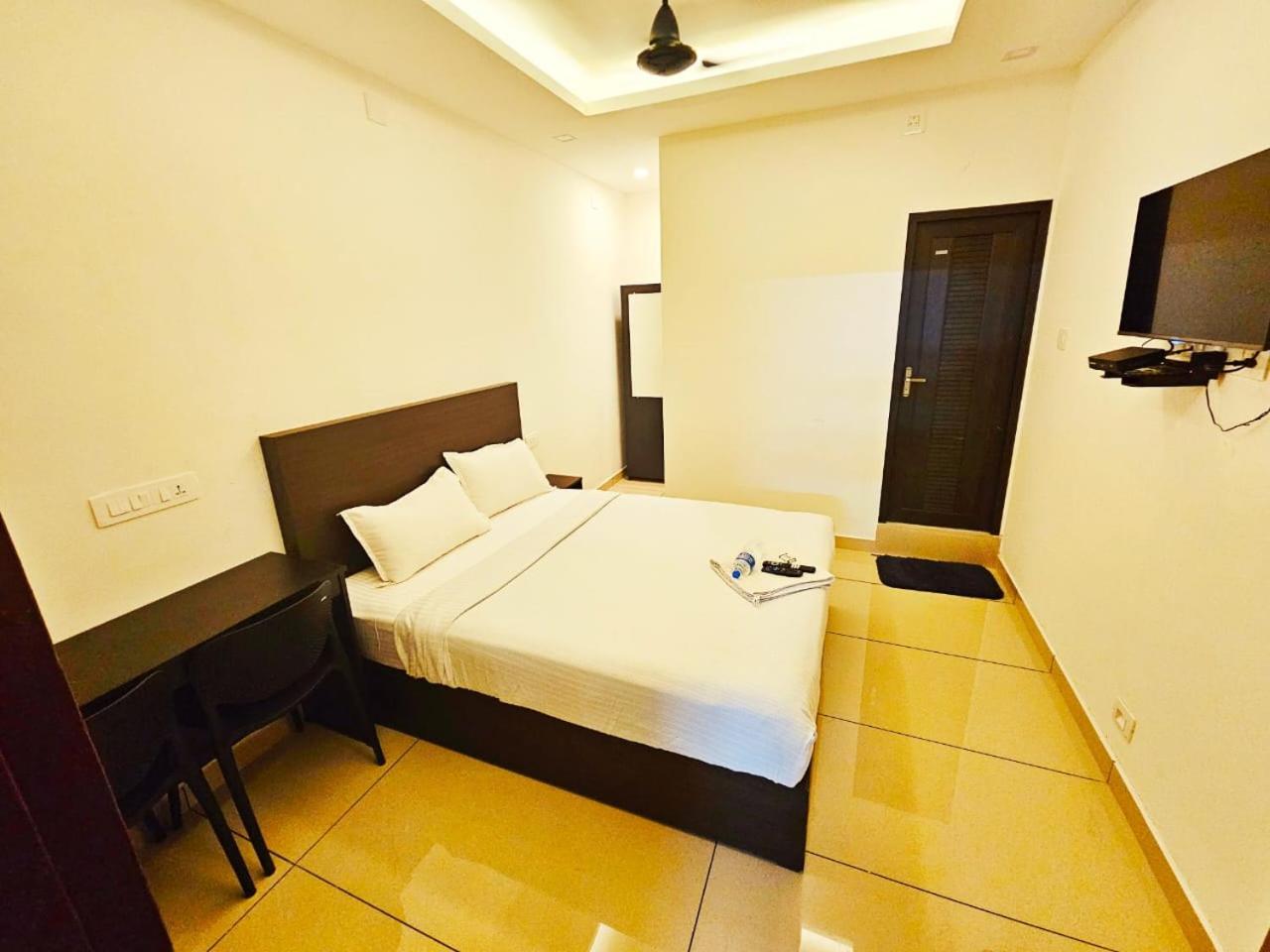 Apsara Residency Hotel Perintalmanna Exterior photo