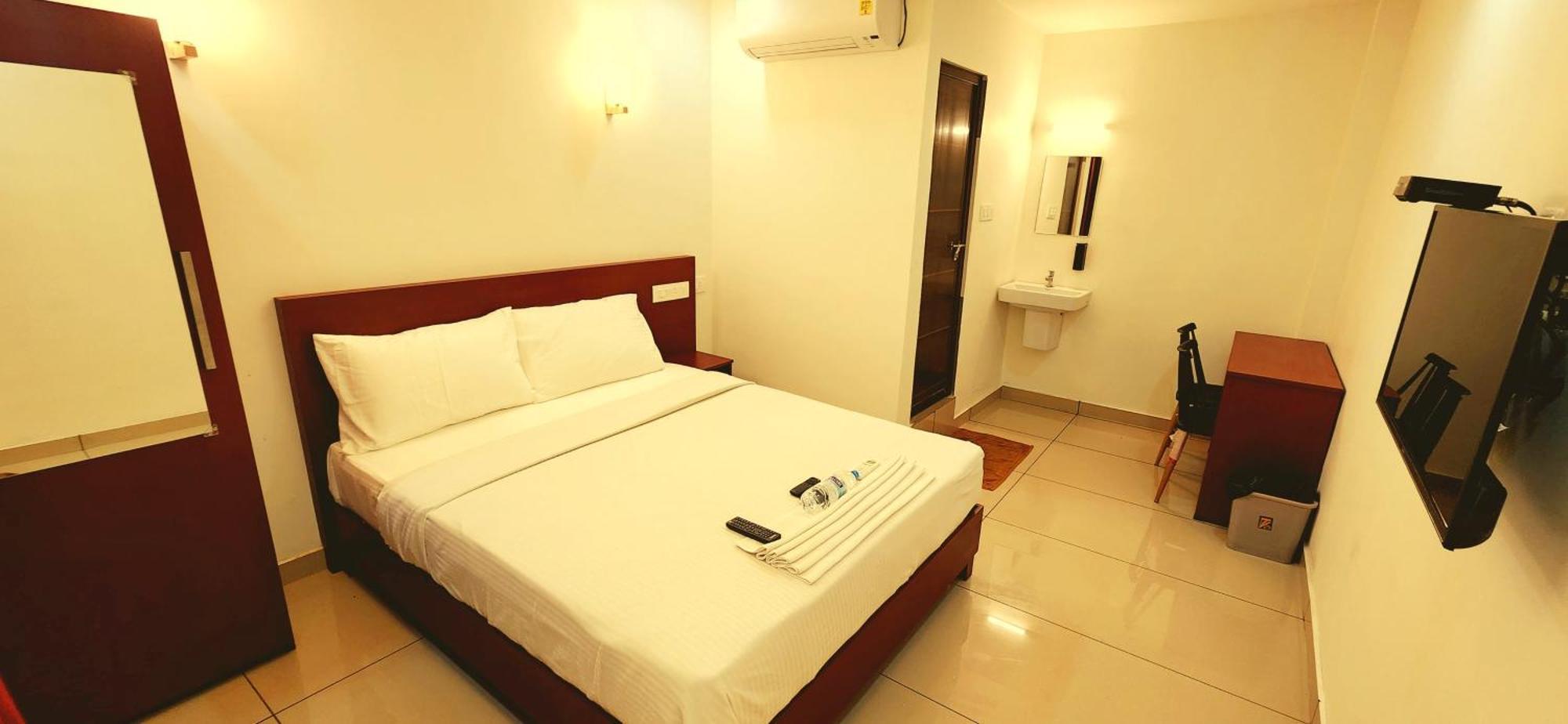 Apsara Residency Hotel Perintalmanna Exterior photo